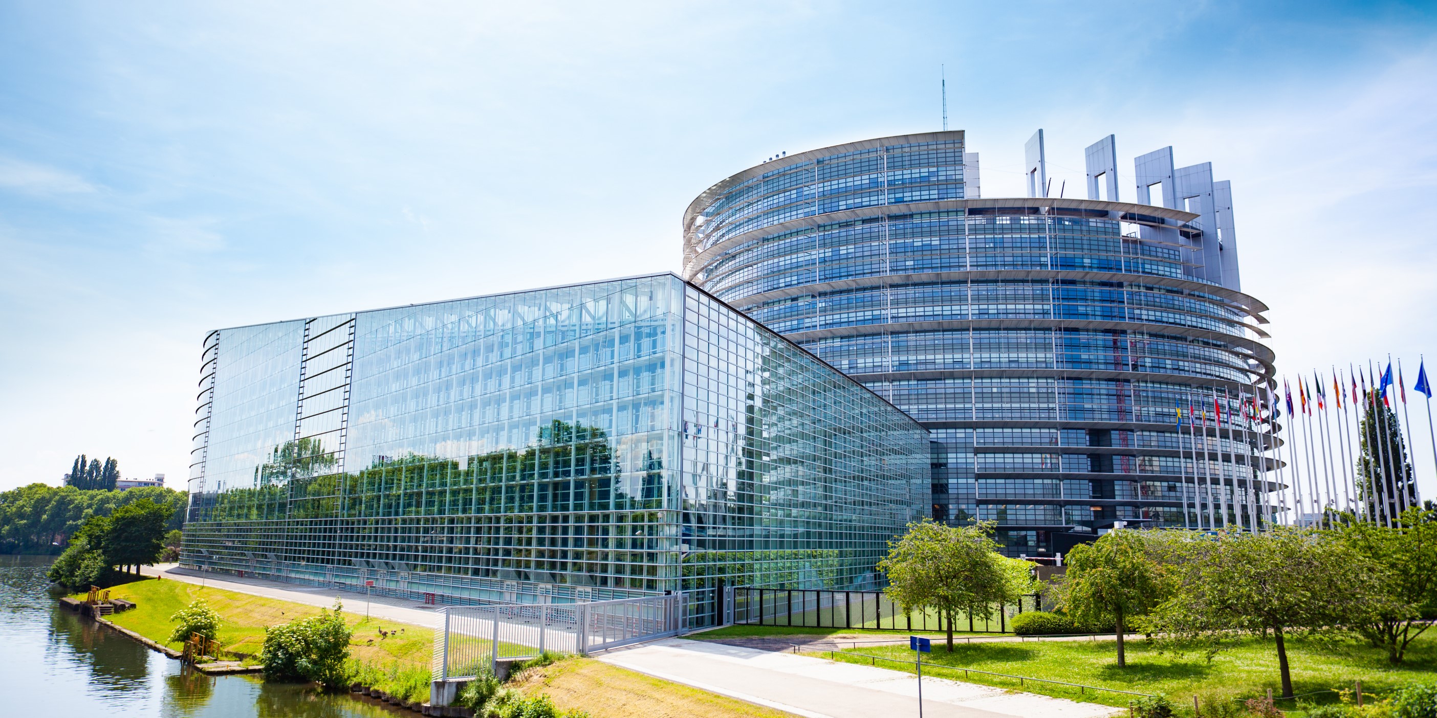 Bild des Louise-Weiss-Gebäude in Straßburg in dem das Europa Parlament tagt